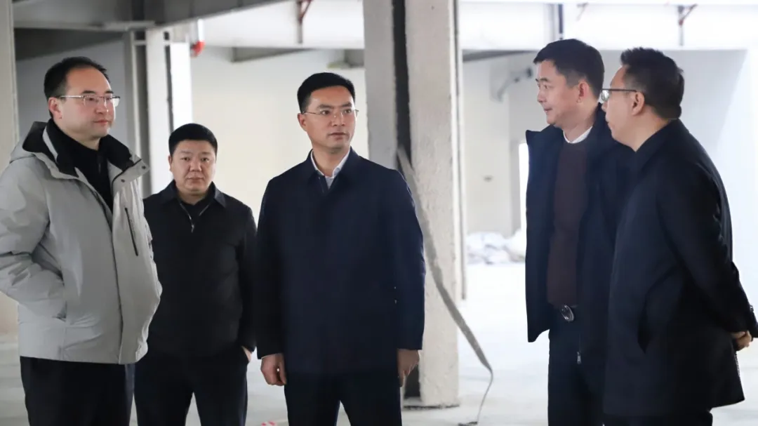 覃永利赴通川经开区调研项目建设工作