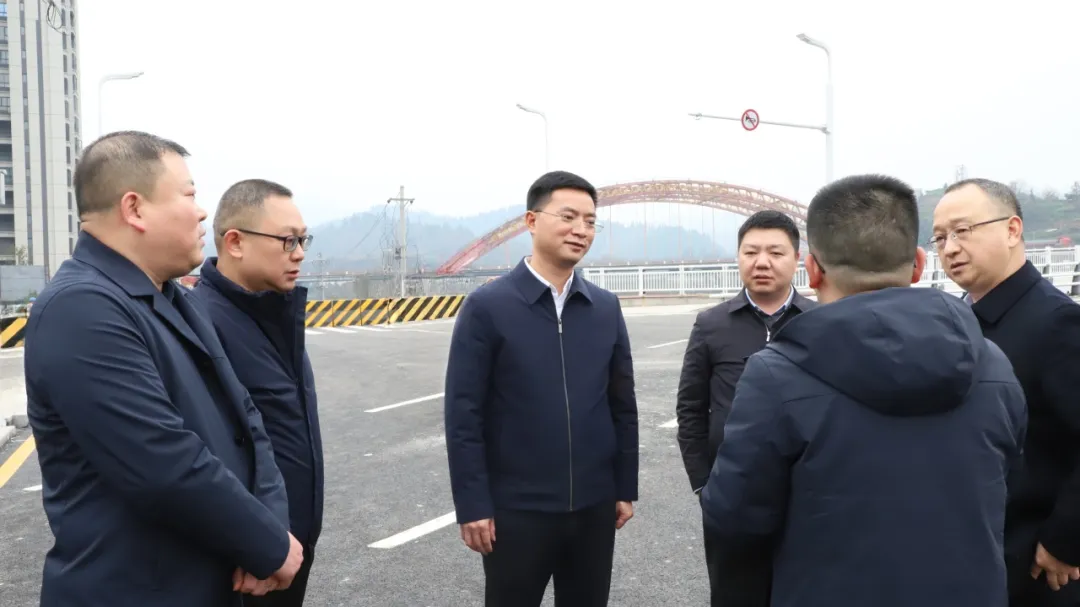 覃永利调研凤北街道环境综合整治暨督导检查道路交通安全、大气污染防治工作